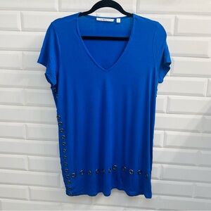 Cyrus Women’s Medium Blue Short Sleeve V-Neck Shirt with Silver Grommet Details